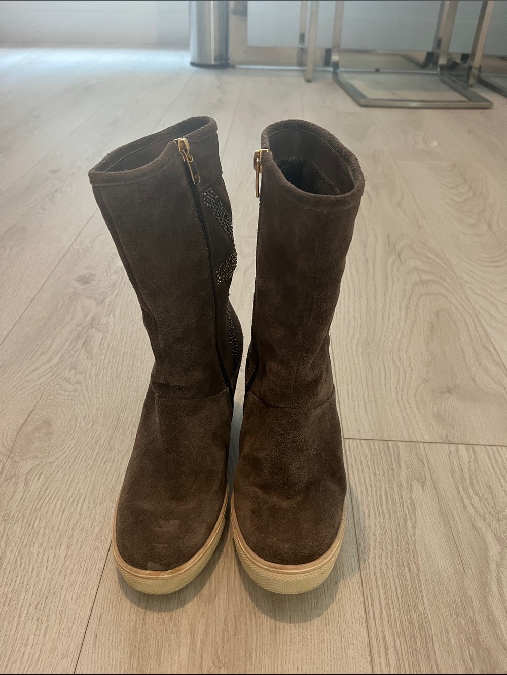 Inside sole suede boots